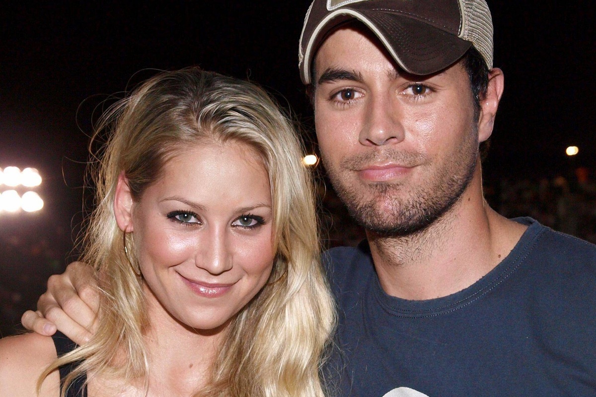     Энрике Иглесиас впервые показал Анну Курникову с четырьмя детьми: трогательное фото