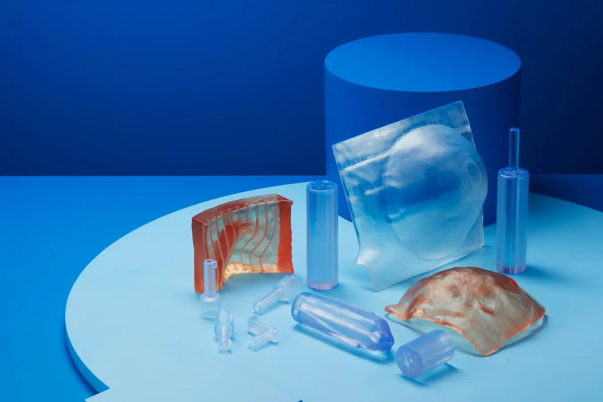 *Напечатанные на 3D-принтере болюсные устройства, изготовленные из BioMed Clear Resin и BioMed Amber Resin.*