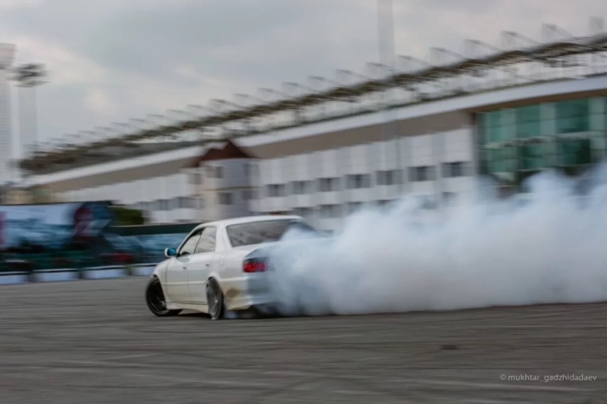    Меры по предотвращению дрифт-вождения на парковках ТЦ усилят в Пскове
