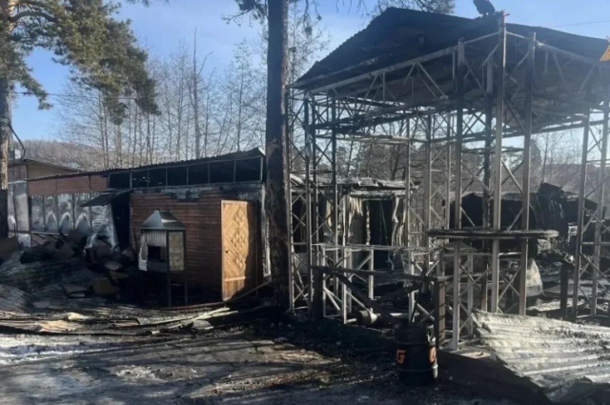    В Миассе два подростка погибли при пожаре в пляжном кафе на озере Тургояк