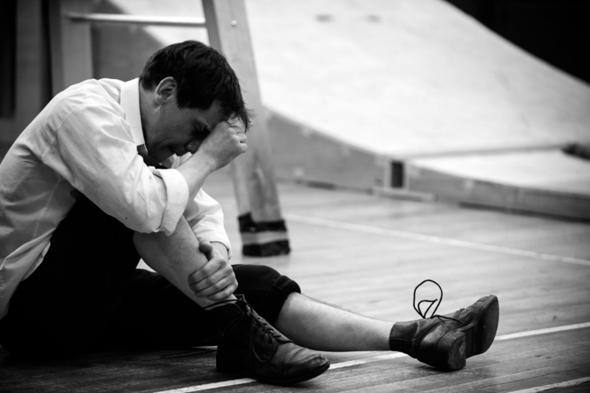 Он не думает об этом осознанно, но его тело не забыло