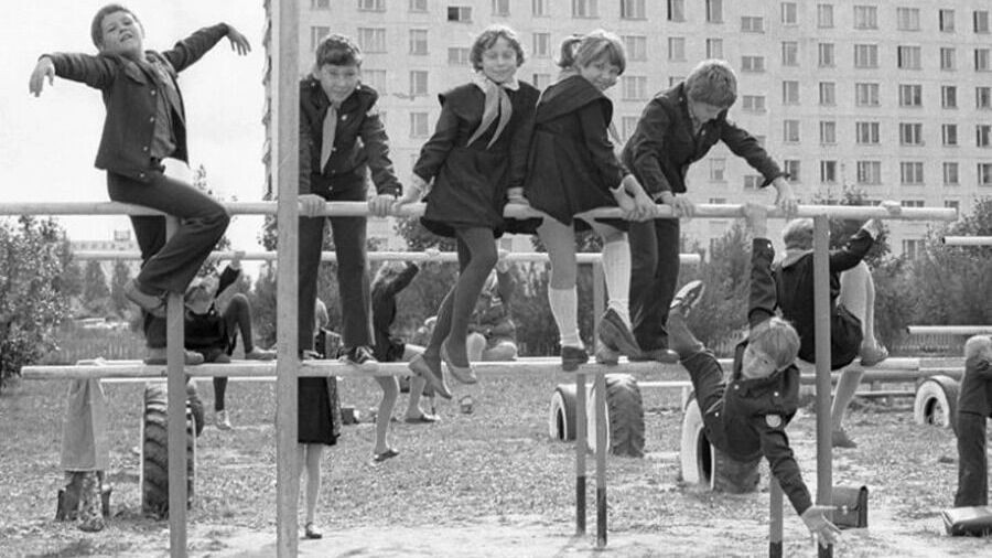    Двор был главным местом общения   соцсети