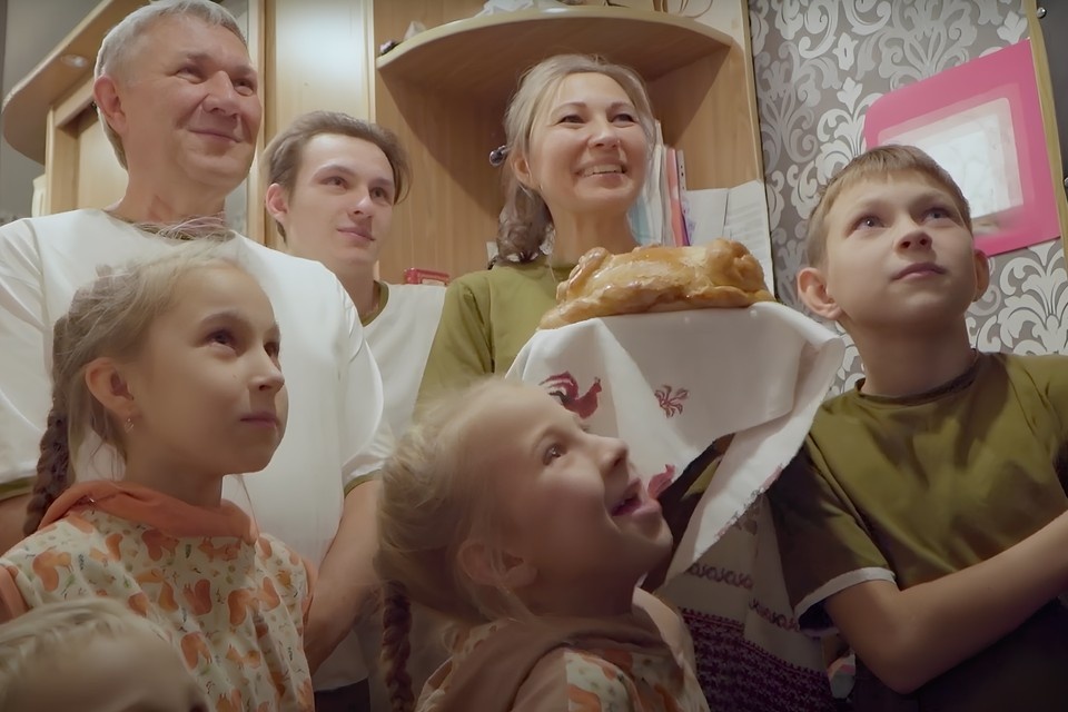 Путинцевы приняли супругов к себе в семью. Фото: Кадр из выпуска Чадо из ада. Предки