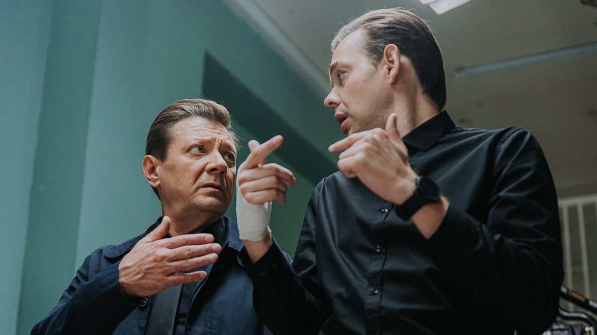 Кадр из фильма «Лысый нянь» – ИВИ, 2025