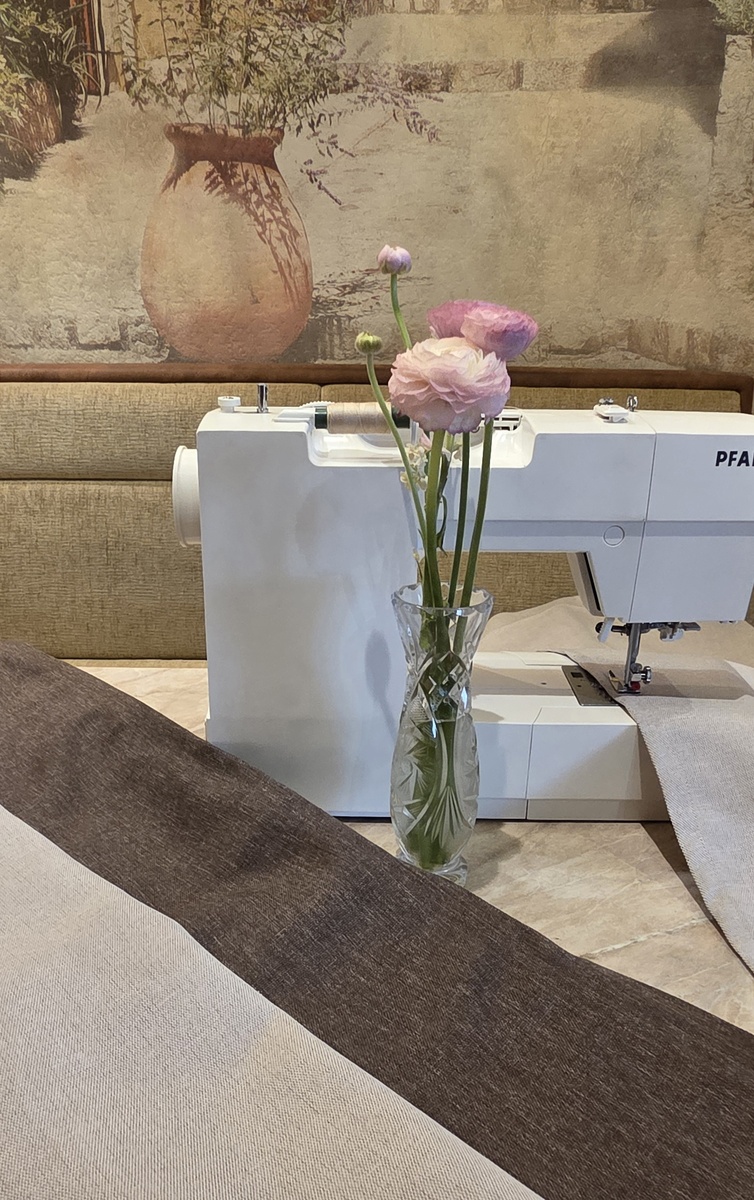 Вот моя домашняя швейная мастерская )