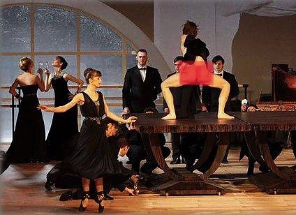 Из открытых источников интернета (Я закрасила красным голое тело)