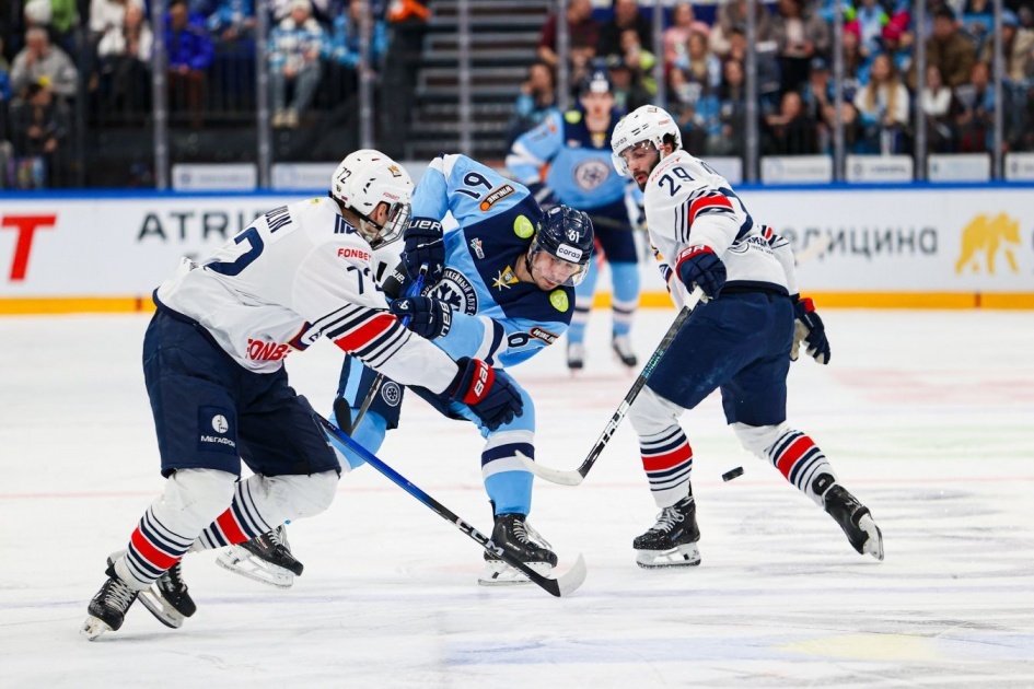 Фото из открытых источников (сложившаяся пара на Востоке: "Металлург" и "Сибирь")