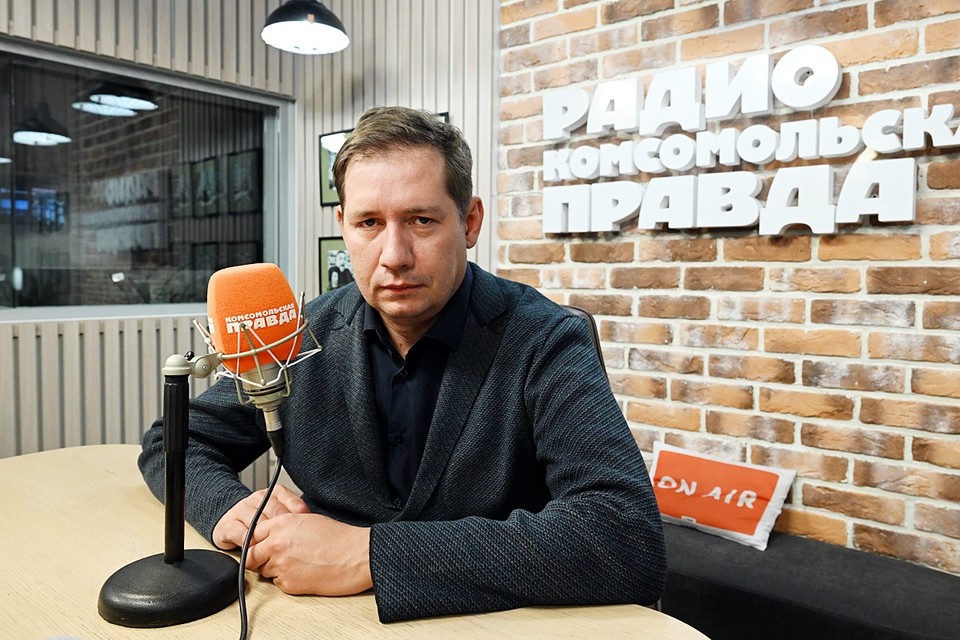    Профессор СПбГУ, председатель научной комиссии в области биологических наук и биоэкологии Евгений Абакумов в программе "Время науки" на радиостанции "Комсомольская правда" Михаил ФРОЛОВ