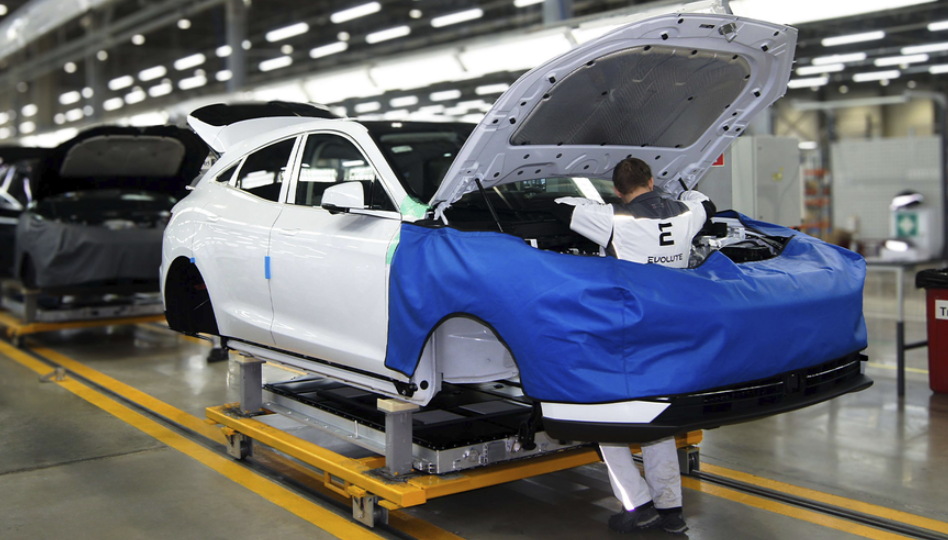 Отечественный кроссовер с мощным мотором 585 л.с. сняли с производства. Почему он оказался никому не нужен?