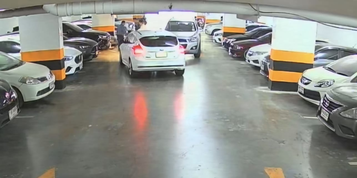 На вид  парню лет 25, ей  по паспорту  60. 