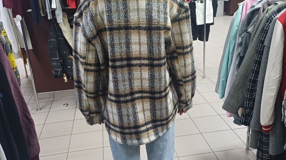 Три варианта теплой рубашки , а так же много другой верхней одежды на раннюю весну из секонд хенда