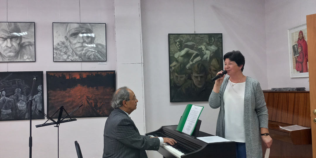 Стихи умеют писать немногие. Я вот совсем не умею...