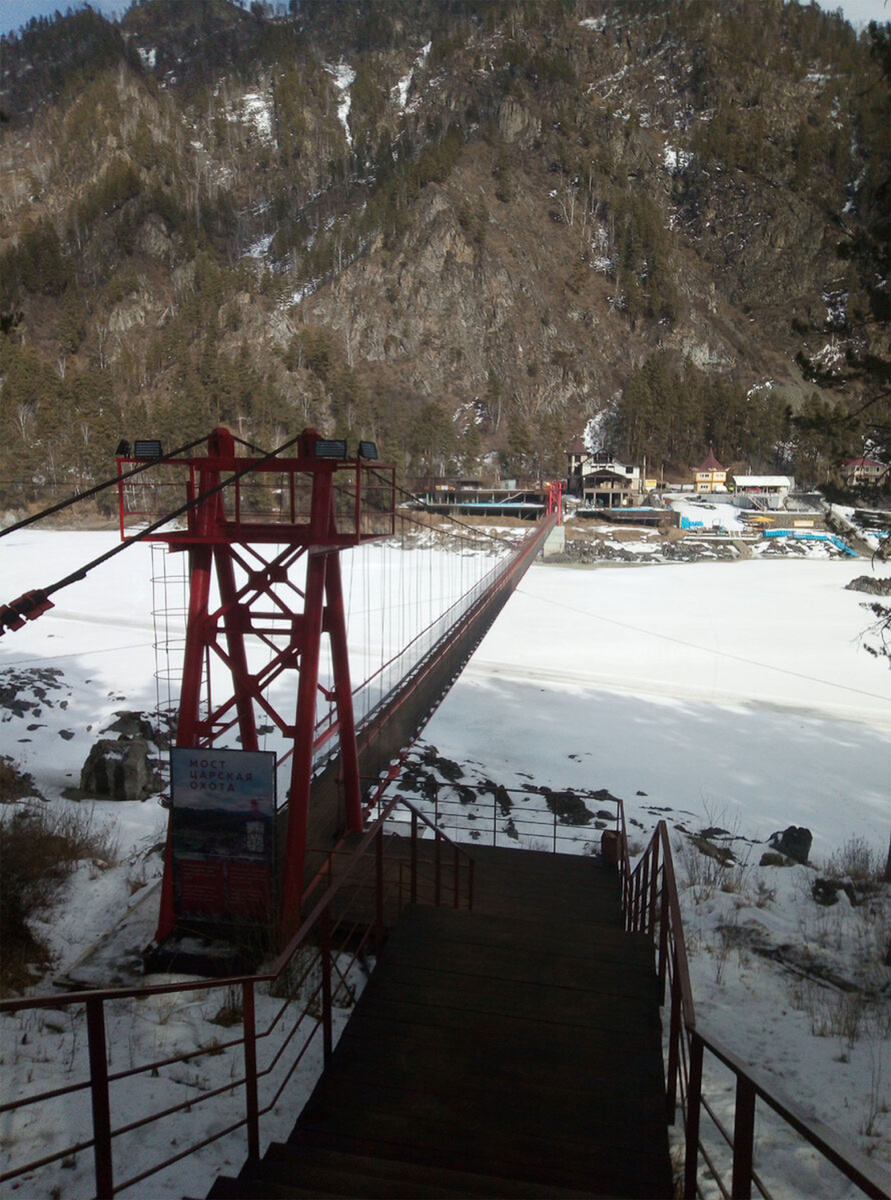 Мост через Катунь в районе турбазы "Царская охота"