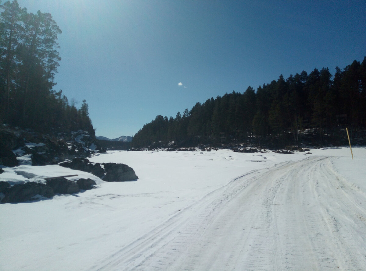 Зимняя дорога через Катунь