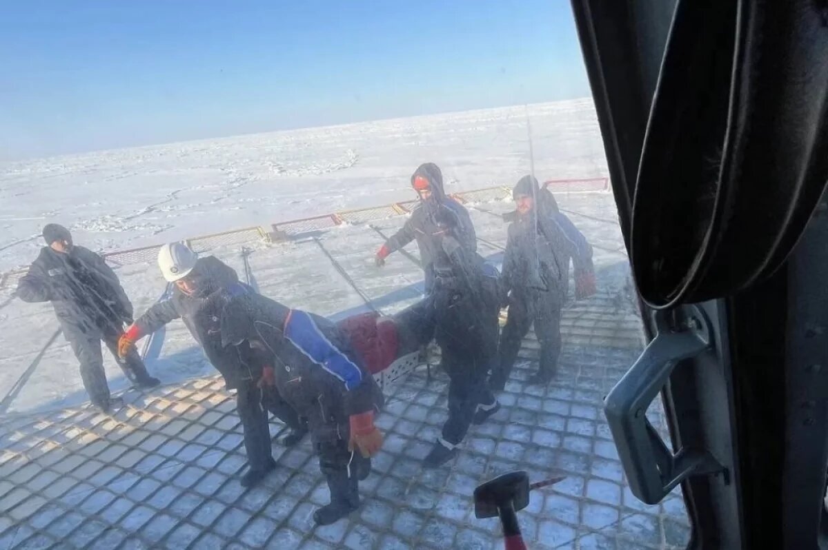    Красноярские авиаторы эвакуировали моряка с атомного ледокола «Урал»