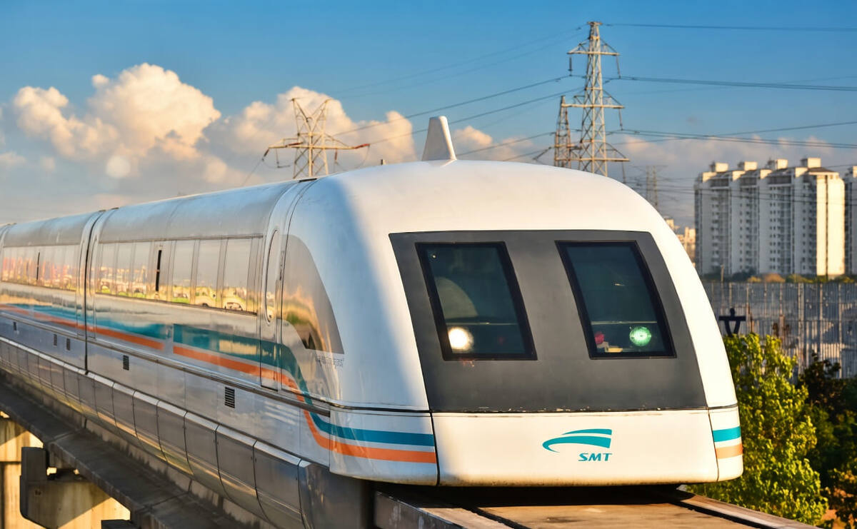 Поезд на магнитной подушке Shanghai Maglev в Шанхае, Китай