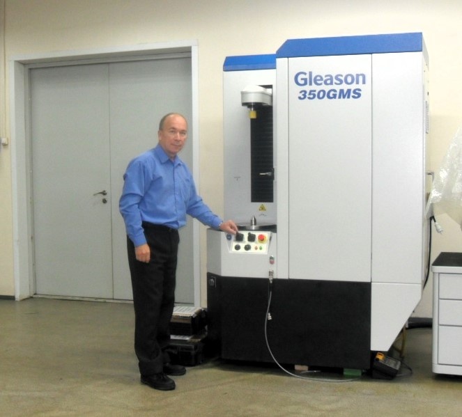 Фотография сделана в лаборатории завода запасных частей. 