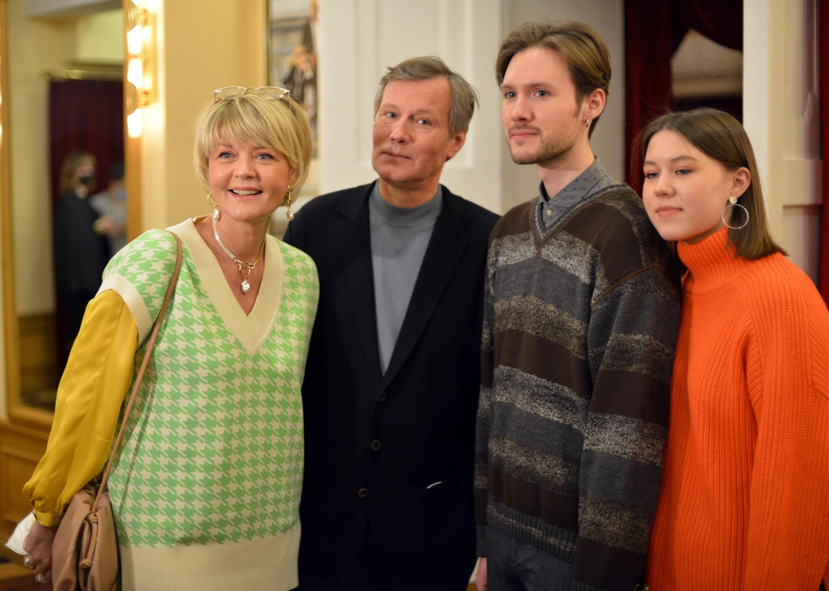 У Меньшовой и Гордина двое детей — Андрей и Таисия