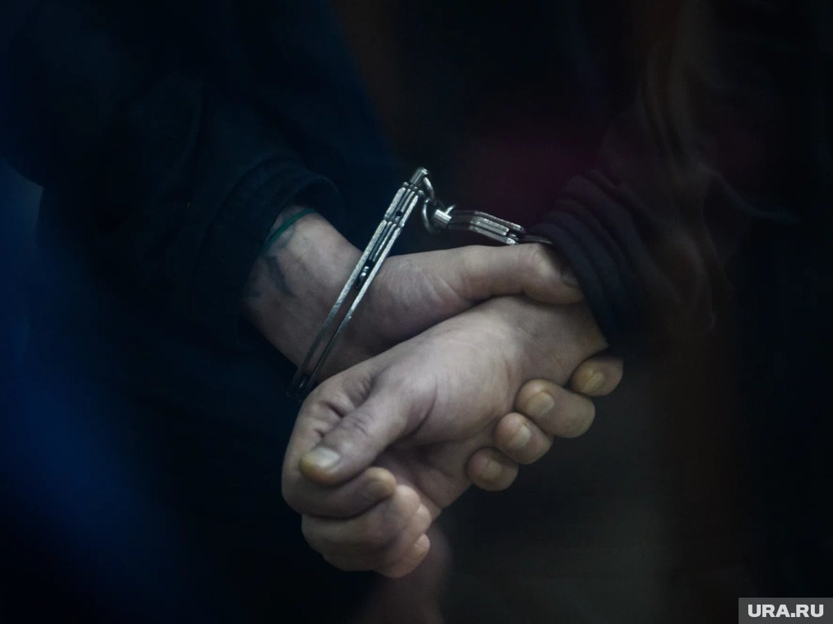     Замначальника арестован по подозрению во взятках и мошенничестве