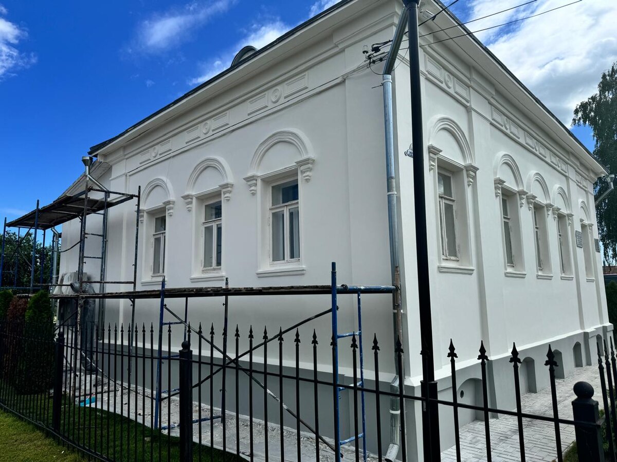 На фото: работа компании «Стены и Фасады»