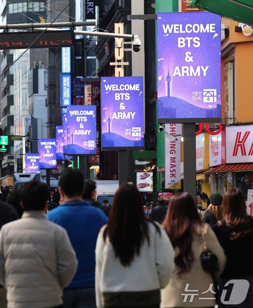Улица Сеула с приветствием фанатов BTS ARMY
