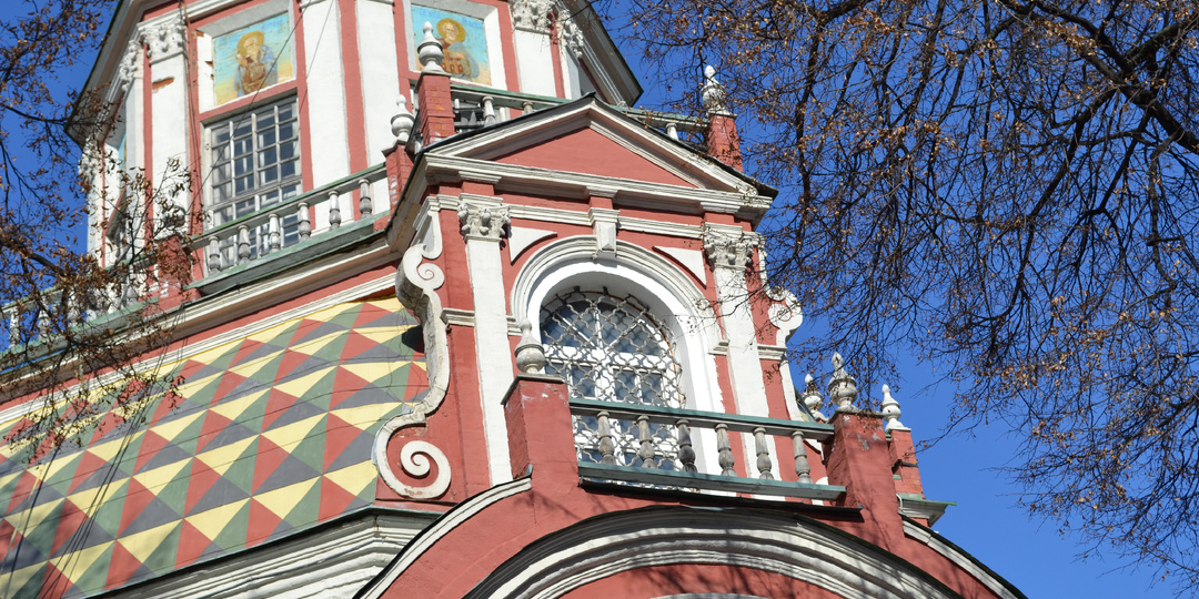 Замоскворечье: храм Иоанна Воина, построенный по велению Петра l. Москва пешком