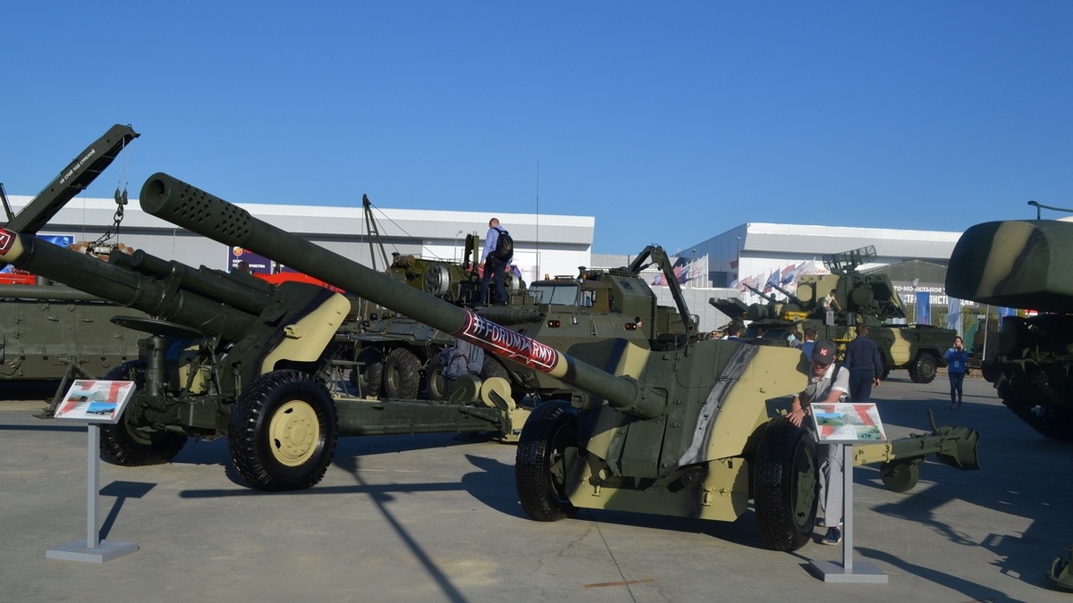    Противотанковая пушка МТ-12 «Рапира» на выставке «Армия-2018».