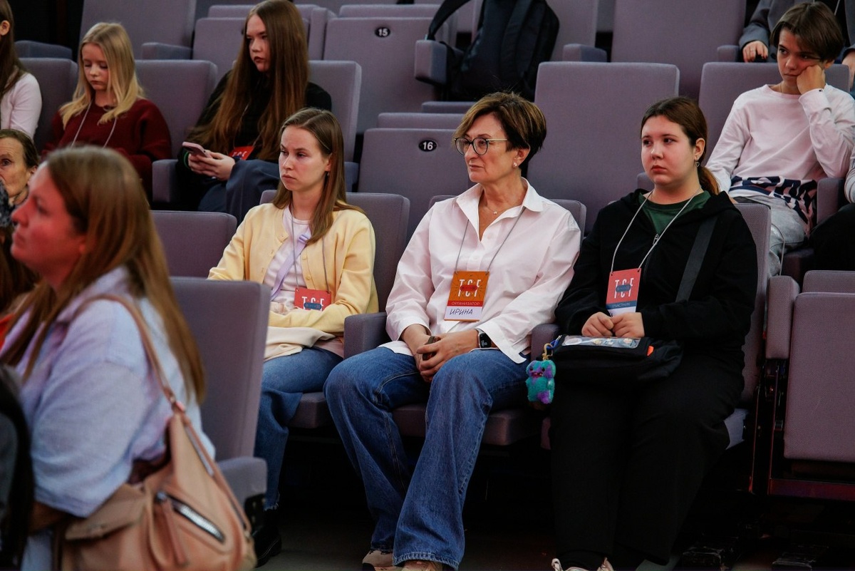 
💬"Готовлюсь к выступлению на Уральском образовательном форуме "Е-хаб", и чем ближе к дате, тем меньше уверенности, что я имею право говорить что-то этим людям…