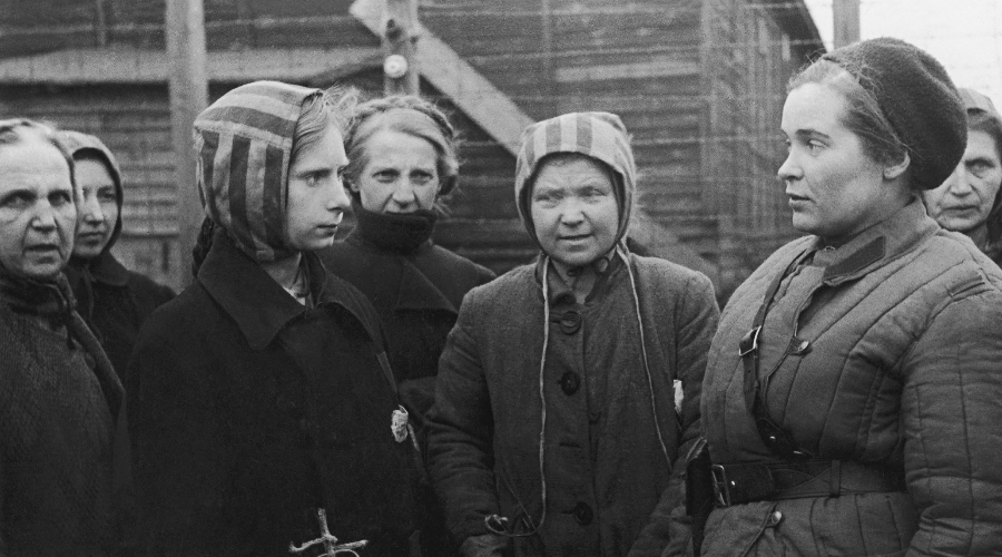 Фото из свободных источников. Узницы лагеря.