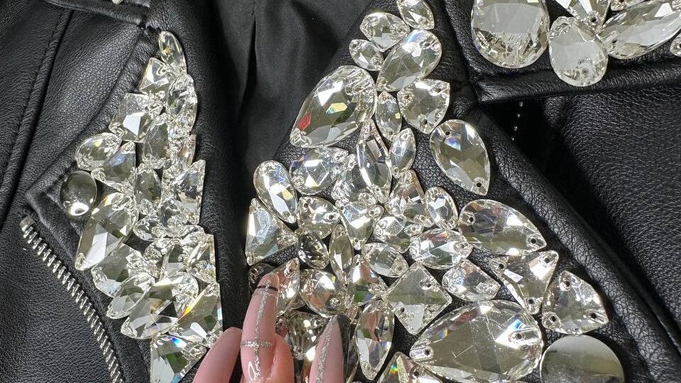 Девочки, у кого не грузит pdf-файл с цветами PANTONE, переходите и забирайте чек-лист в MAX или ВКонтакте — там все быстро грузится