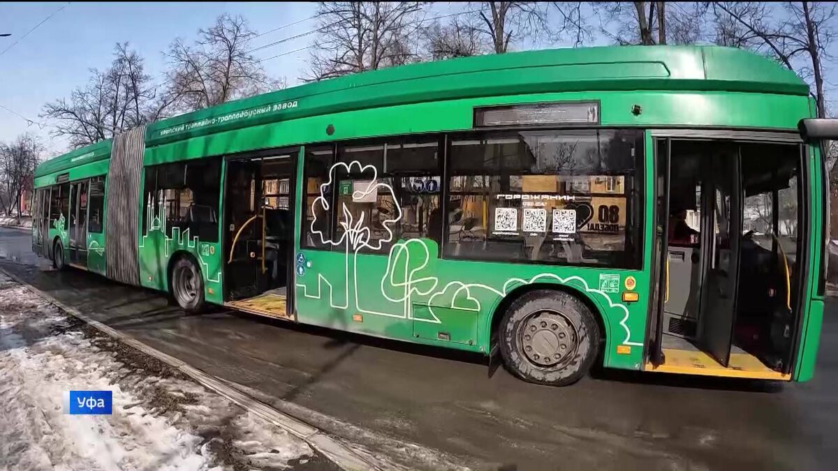    На улицы Уфы в тестовом режиме вышел новый троллейбус-«гармошка»