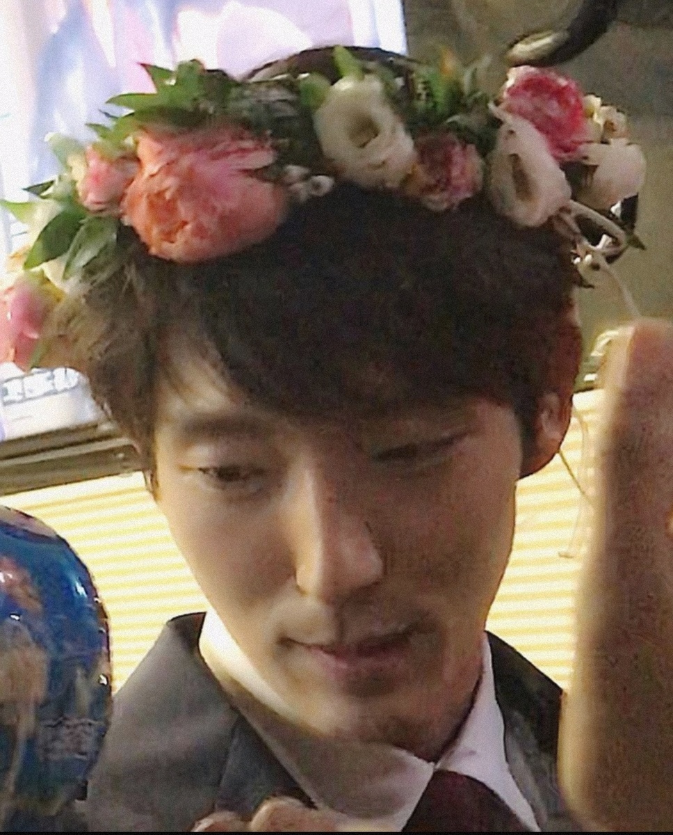 Айдол, говорите? А что, могу! Как два пальца... гм.