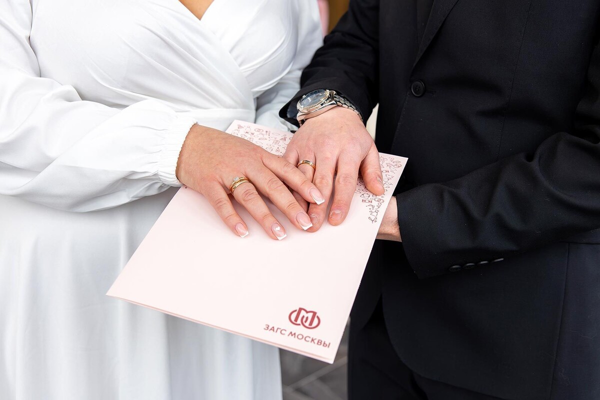    Московские загсы продлевают часы работы в пиковые дни для свадеб