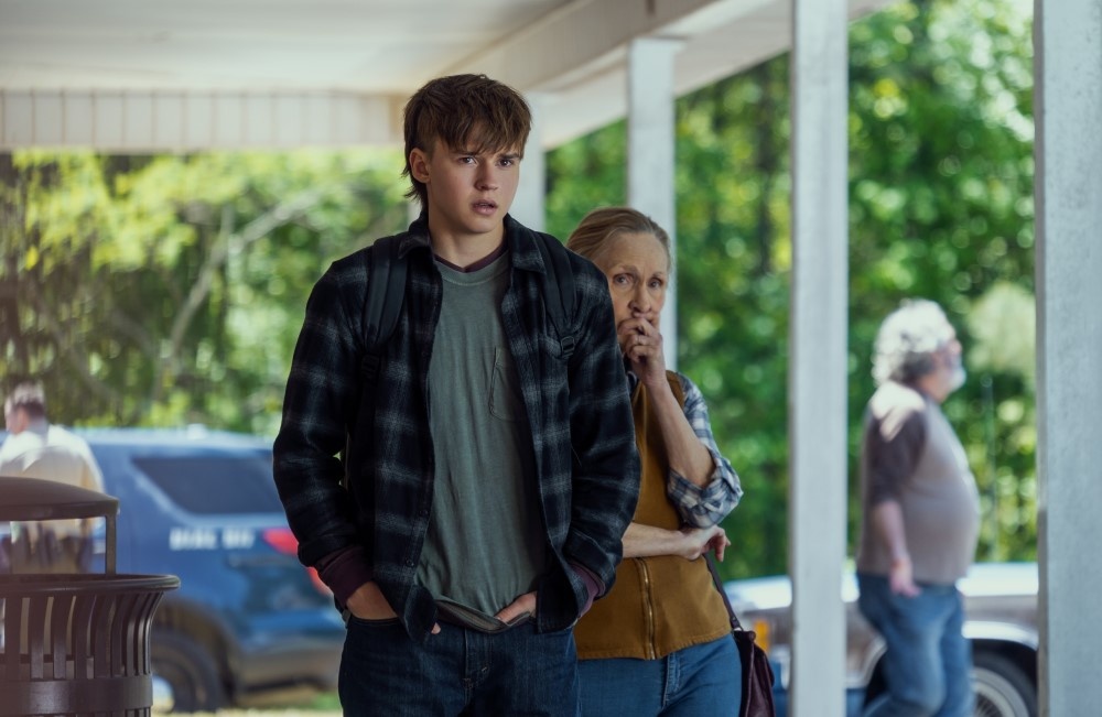     Максвелл Дженкинс, кадр из сериала «Охотник за головами» (2025)