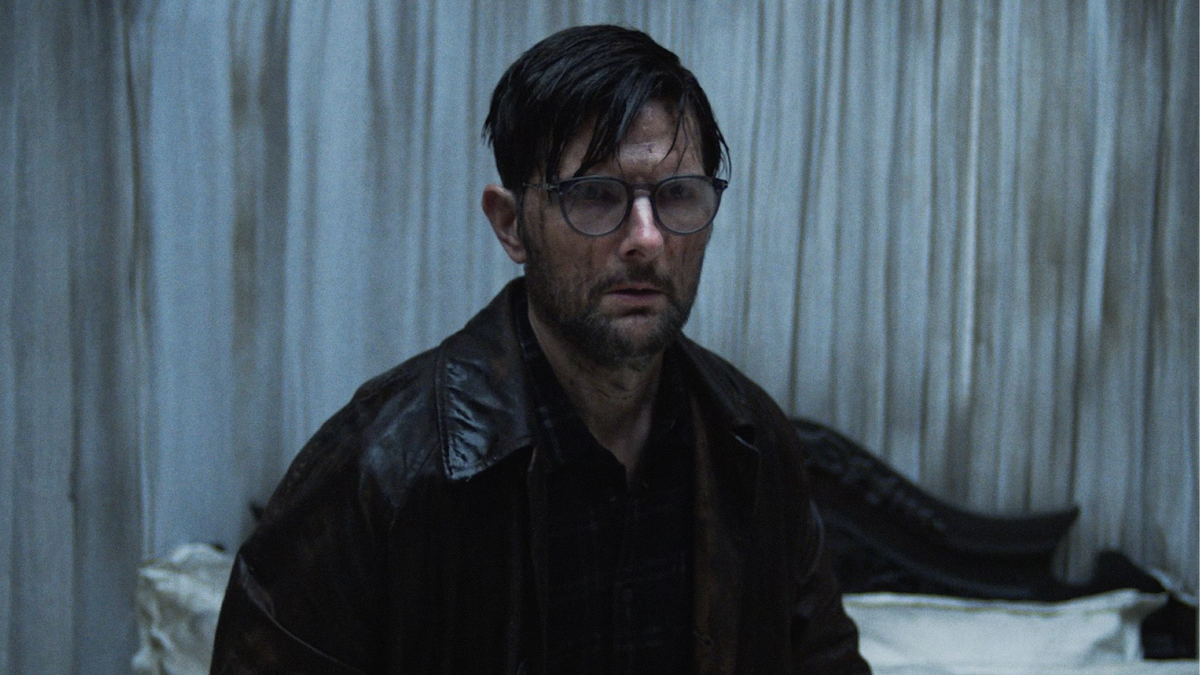 «Чертовски страшно»: критики — о хорроре «Хокум» со звездой «Разделения»