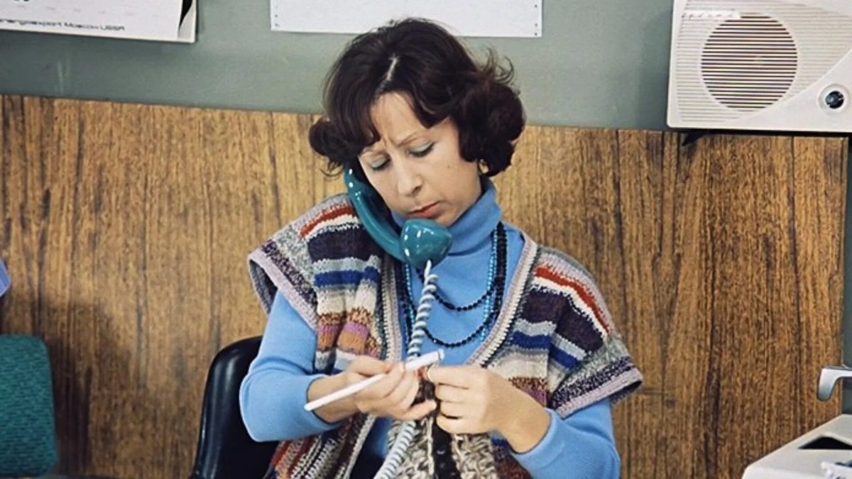 Кадр из легендарного фильма. Актриса Лия Ахеджакова мало работала. Больше вязала, сапоги примеряла, решала личные вопросы