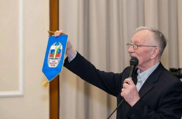 Рука моет руку (К итогам созданной писателем Рыбасом премии «Культурный империум»)