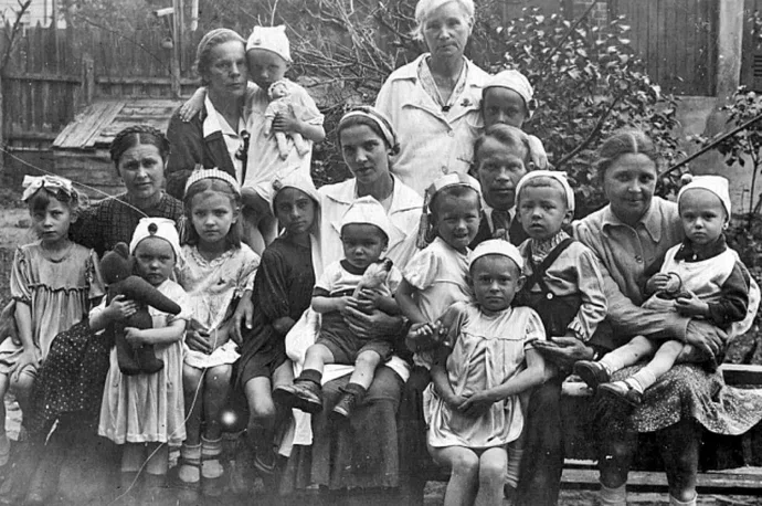 Где начинается детство. Кто придумал детский сад