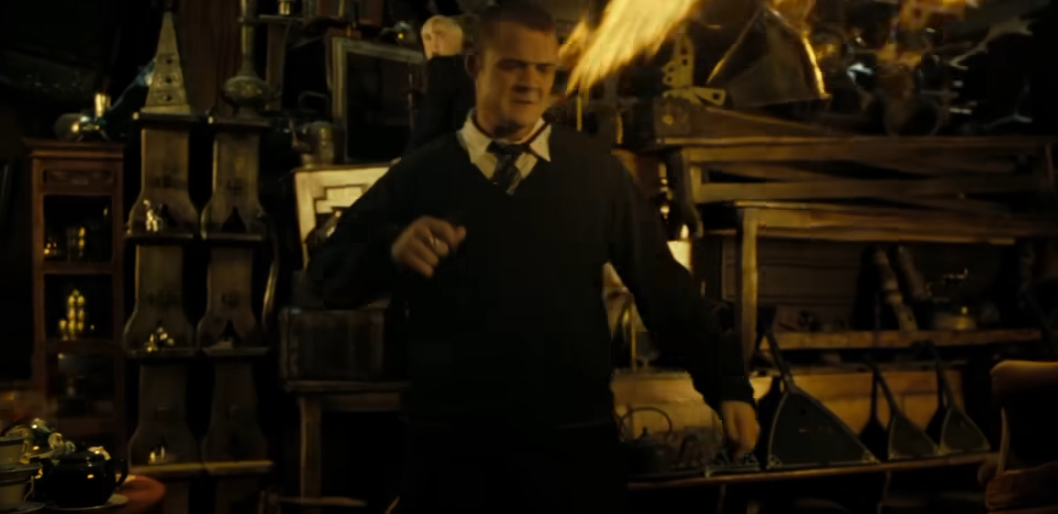 Интересно, что в фильме Адское пламя вызвал Гойл.