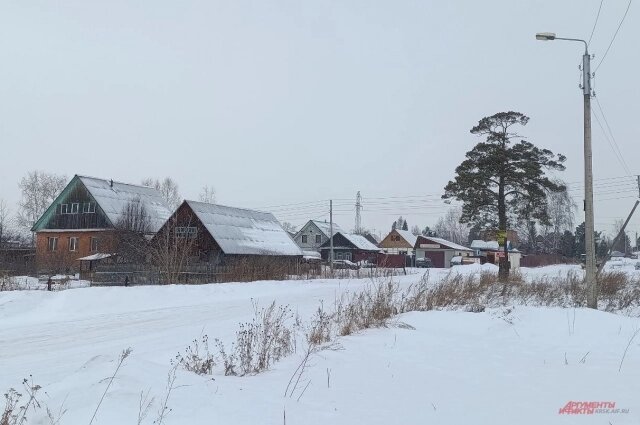    Въезд в поселок. Дом Усольцевых находится на второй линии от трассы. Фото: krsk.aif.ru/ Татьяна Бахтигозина