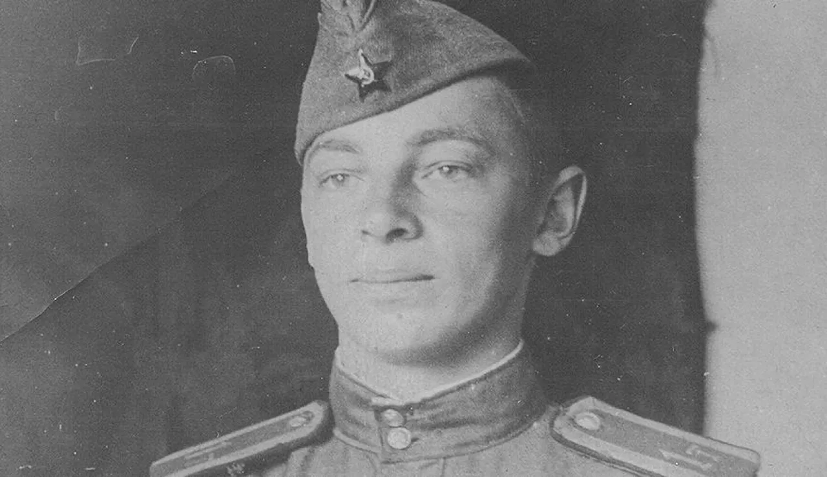 И гимнастерка ему была к лицу, но музыка победила...