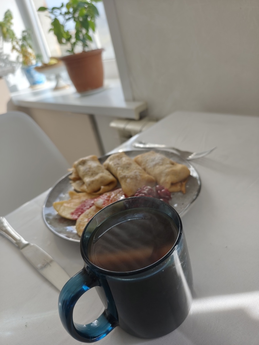 Масленничные блины с яблоком, бананом и корицей