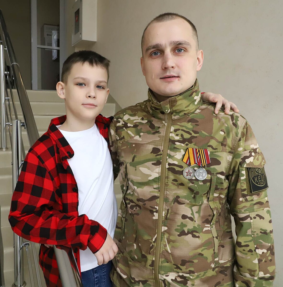 Теперь Евгений Алексеевич старается побольше времени проводить с сыном. Фото Александра ВАСИЛЬЕВА.