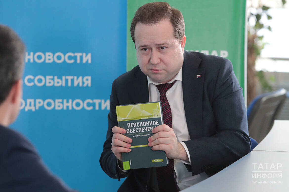 Эдуард Вафин: «Персонифицированный учет фиксирует все периоды работы и страховые взносы, что обеспечивает прозрачность и социальную справедливость»Фото: © Рамиль Гали / «Татар-информ»