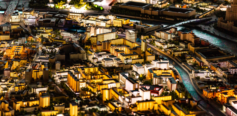     Юные москвичи создают макет школы будущего на мастер-классах в градостроительной мастерской