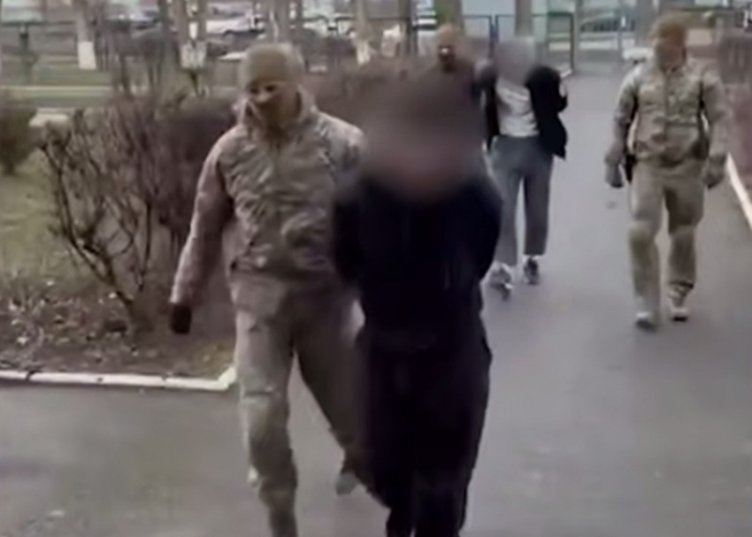 Скриншот с видео в момент задержания 