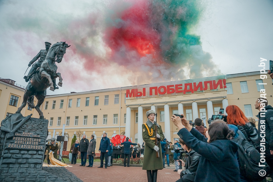 В области продолжена масштабная работа по сохранению исторической памяти. Один из знаковых объектов – памятник маршалу Победы Константину Рокоссовскому в Гомеле