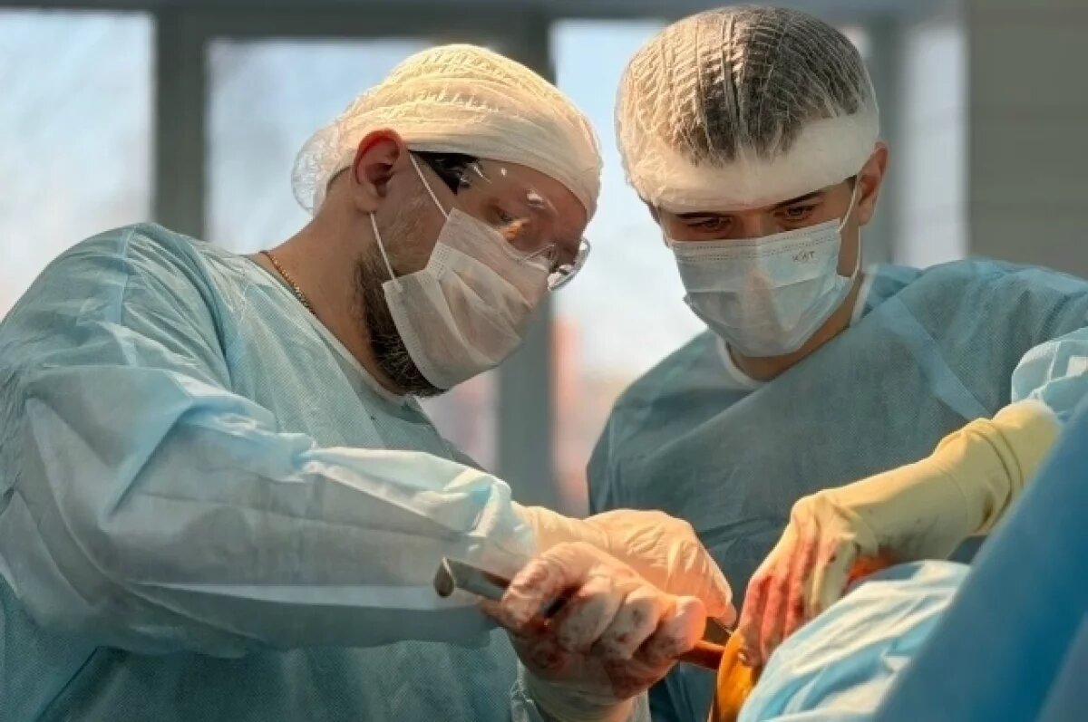    В Ижевске впервые провели операцию по замене части коленного сустава