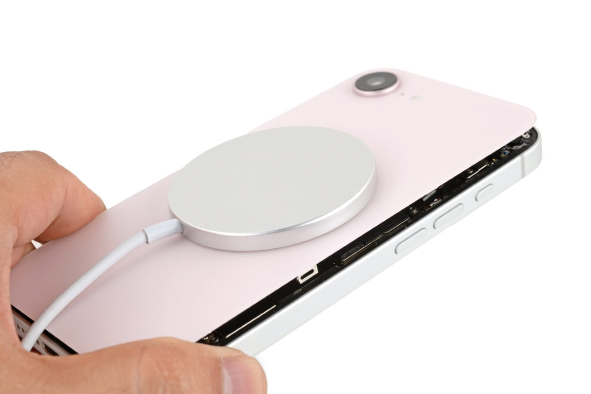     iPhone 16e можно добавить MagSafe: достаточно лишь одной детали от iPhone 17e