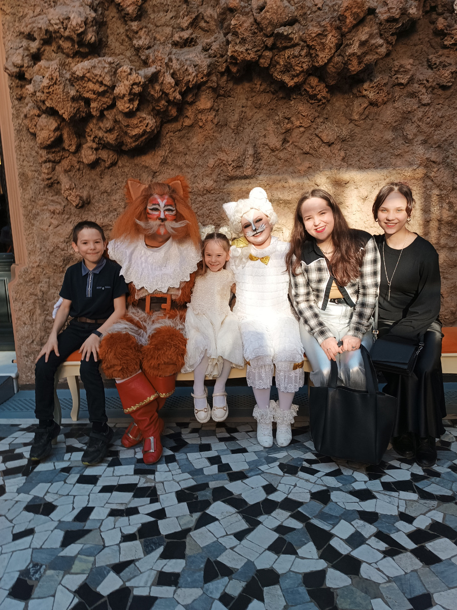 Фото с актёрами 